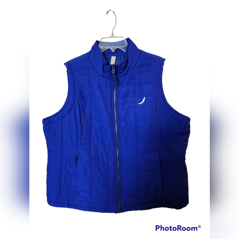 EXERTEX plus size 2X. Quilted, zip front vest.